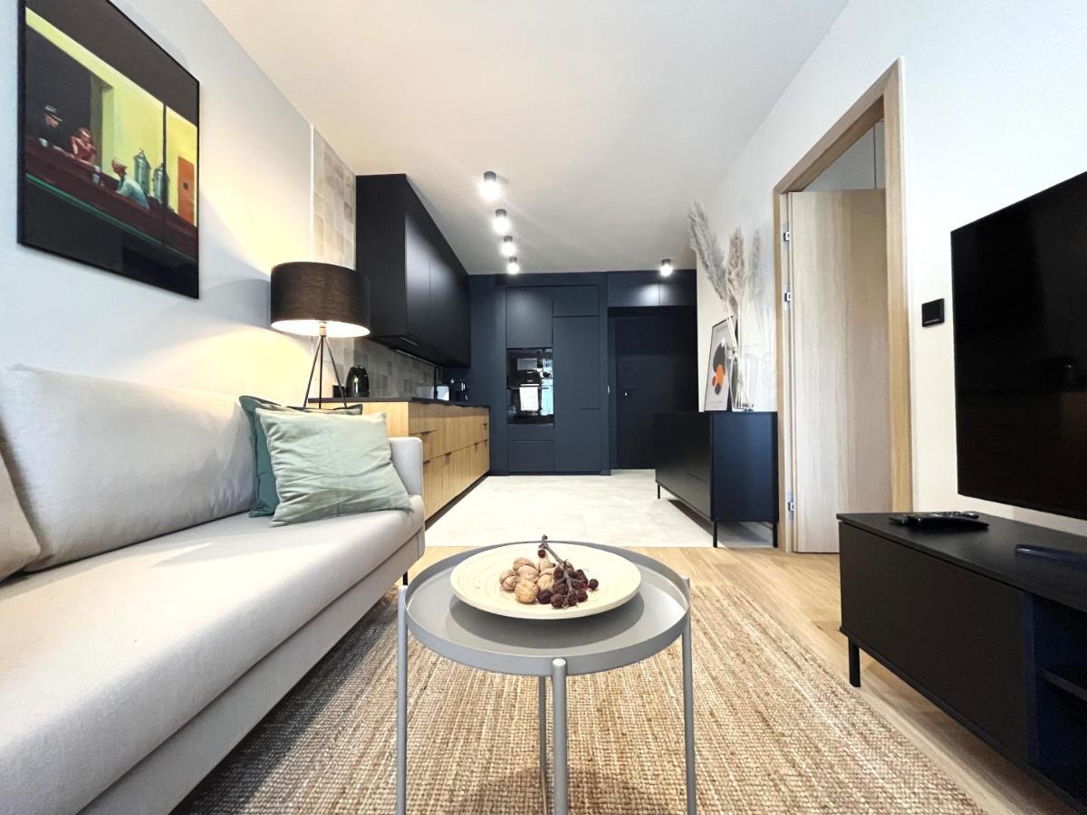 Wyszynskiego Apartment - Self Check-In 20H - Parking &Lift 브로츠와프 외부 사진